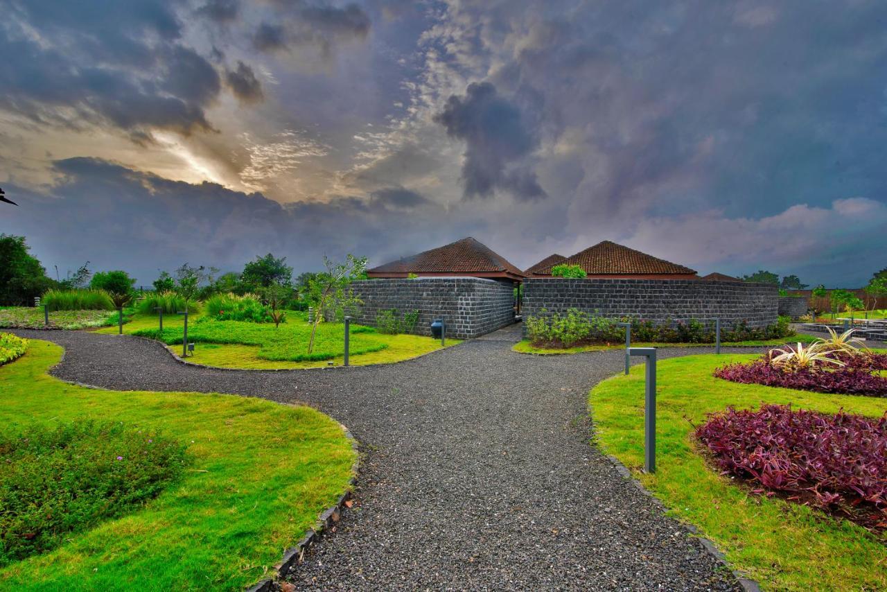 Viveda Wellness Resort นาสิก ภายนอก รูปภาพ